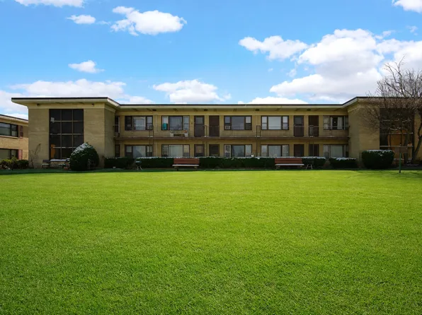 12 King Arthur Ct APT 11, Northlake, IL 60164