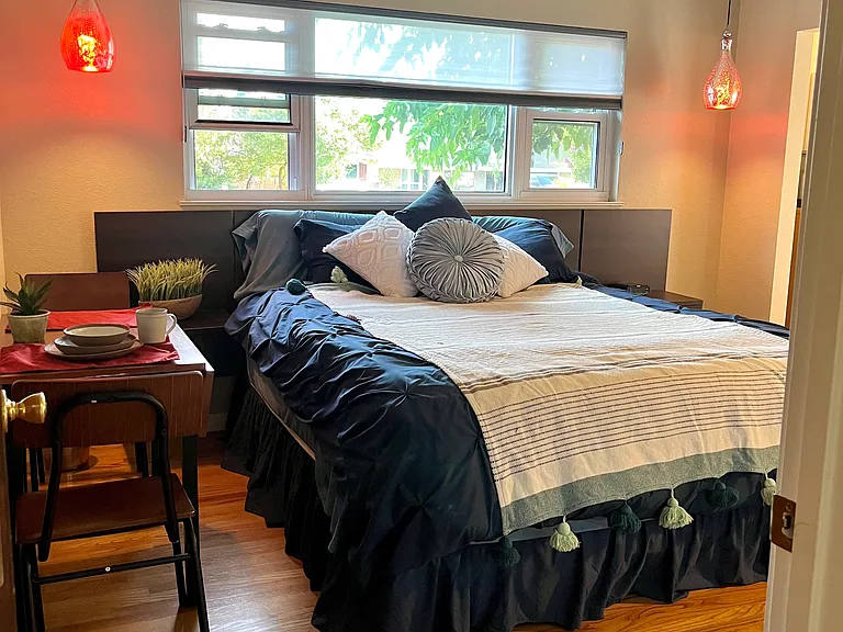 Cascade Dr — Photo 1
