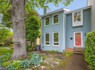 2001 Chadds Ford Dr, Reston, VA 20191