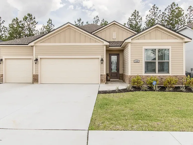 702 Charter Oaks Blvd — Photo 2