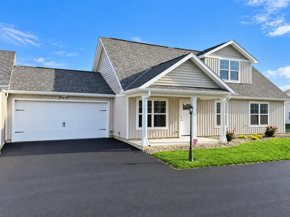 202 Cumberland Meadows Cir, Hebron, OH 43025