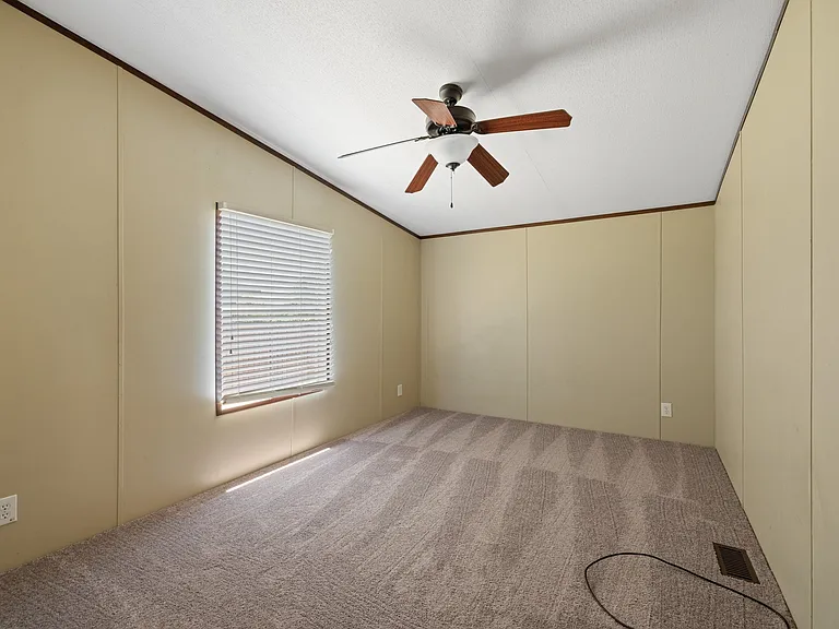 105 Jordan Dr — Photo 22