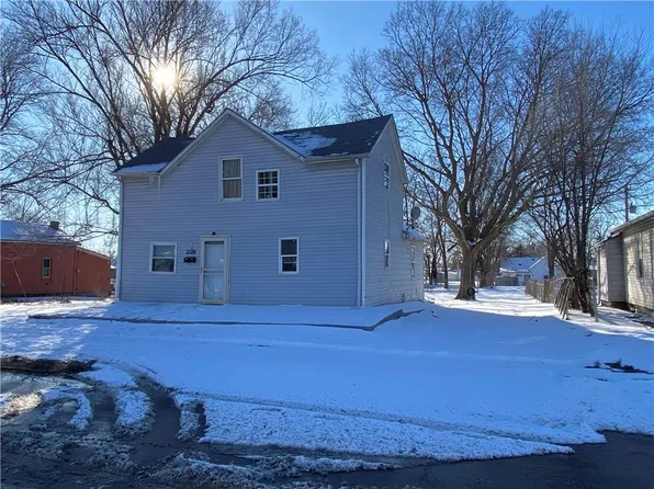 2326 S 11th St, Saint Joseph, MO 64503