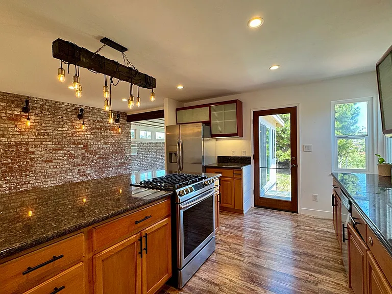6279 Dixie Dr — Photo 2