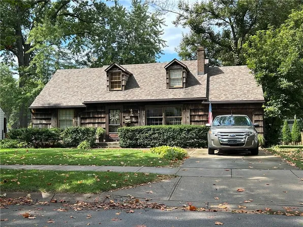 7130 Village Dr, Prairie Village, KS 66208