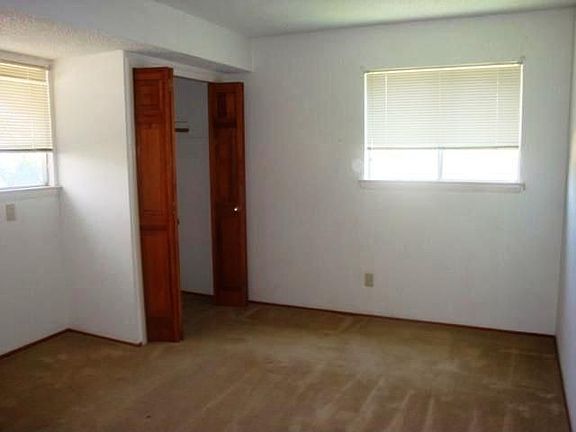 4th image of 2620 Laramie St