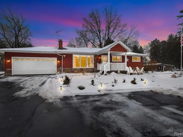 796 Collier Rd, Auburn Hills, MI 48326