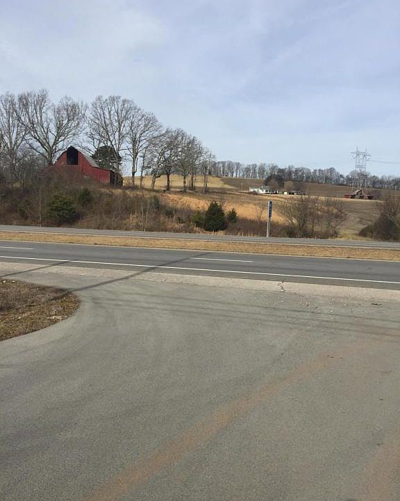 2nd image of 561 Grey Acres Ln
