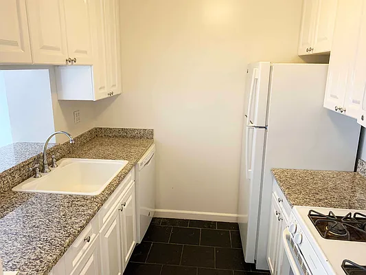 Rented by Addison Property Group | media 8