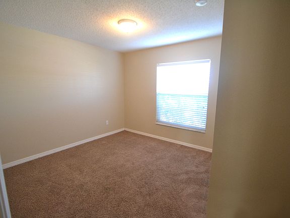 4th image of 727 Versailles Ln