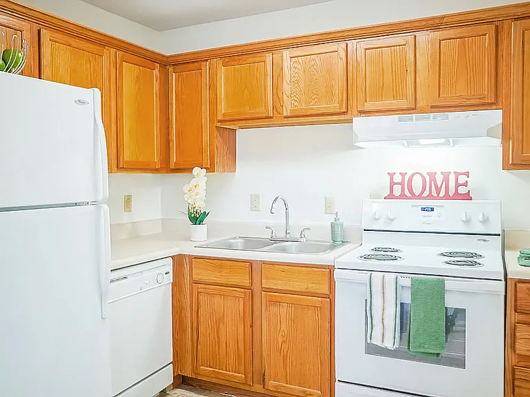 Colonial Towne Apartments — Photo 14