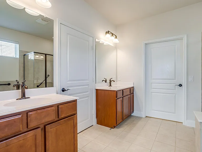 1845 Dexter Ln — Photo 13