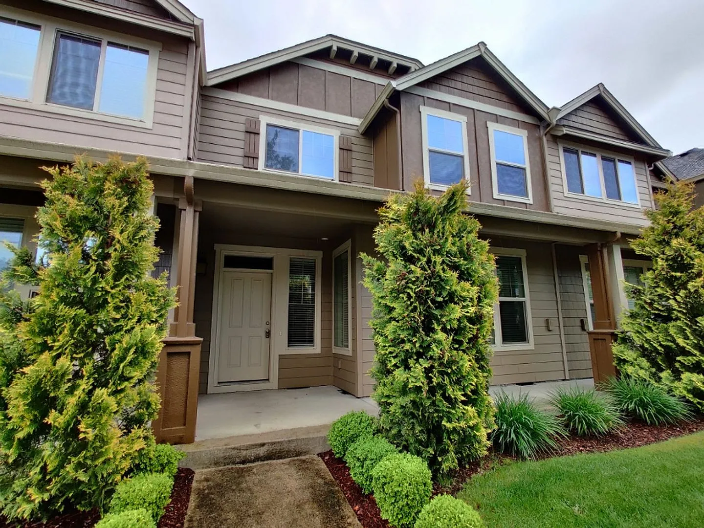 Modern 3BD Town Home — Photo 2