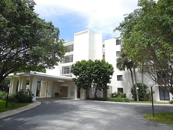 3rd image of 1202 S Lake Avenue #202