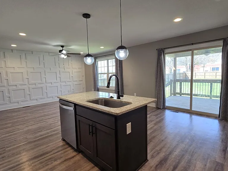 414 Oak St — Photo 10