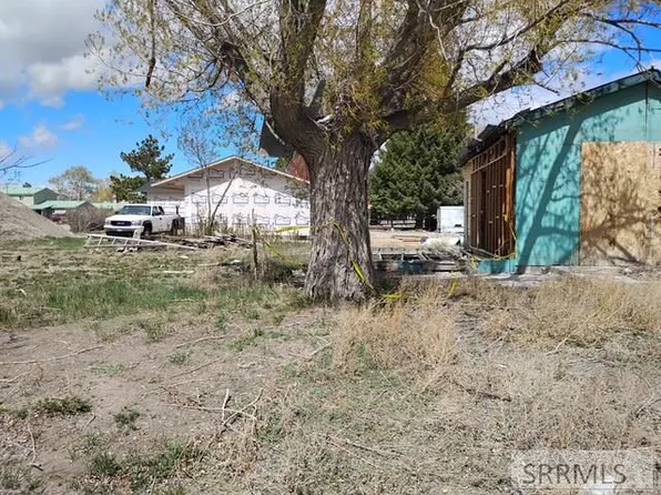 695 W Joan St, Arco, ID 83213