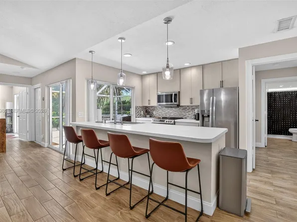 102 Sun Terrace Ct, Palm Beach Gardens, FL 33403