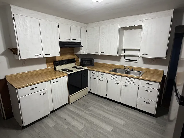 2405 Clara Ave — Photo 2