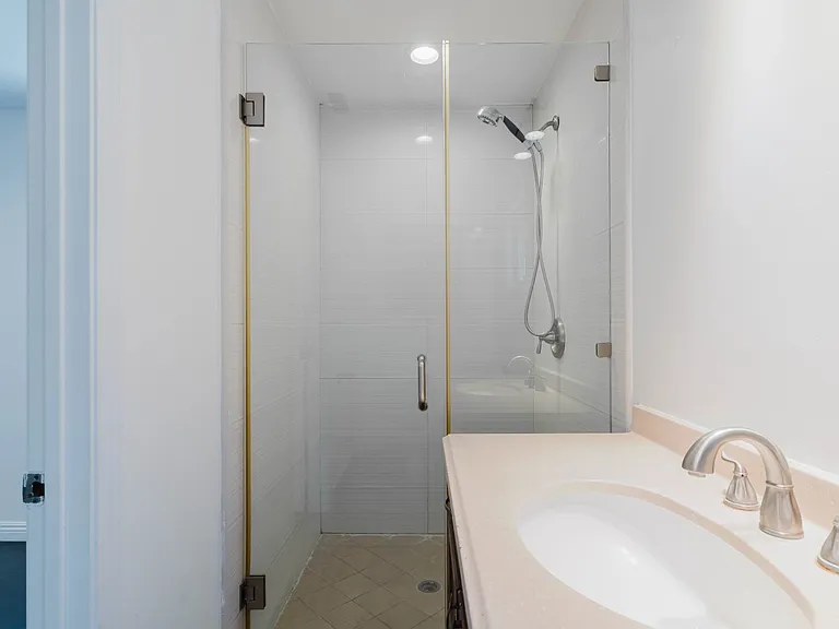 13856 Runnymede St — Photo 30