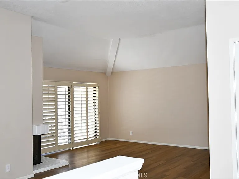 2337 E Skyline Dr — Photo 3