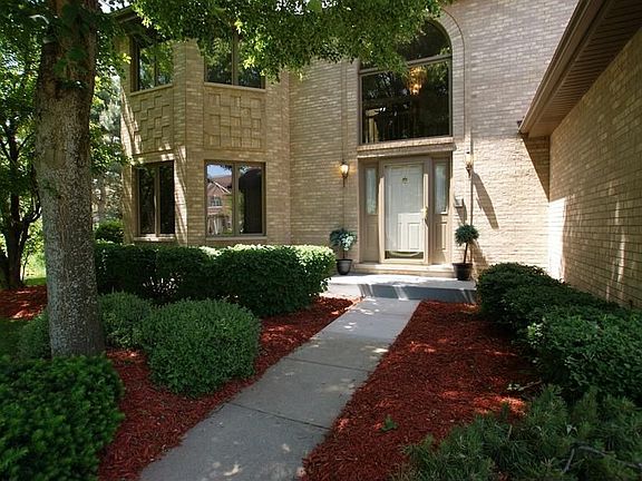 2nd image of 865 Jeanne Ct
