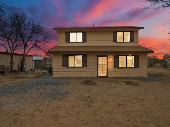 1467 Jeannie Dr, Los Lunas, NM 87031