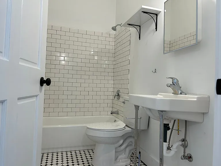 1700 S College St #0 — Photo 8