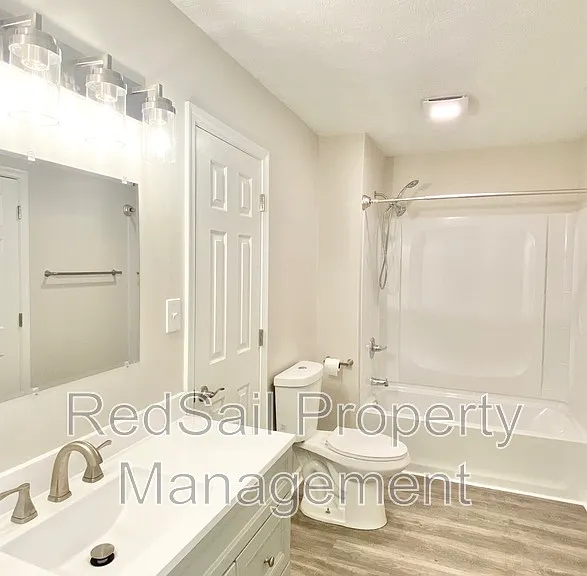 39 Whites Ln #B — Photo 8