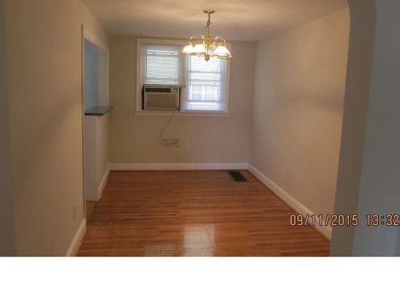 4th image of 7339 Woodbine Ave