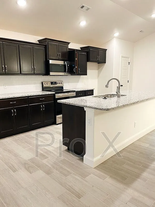 3 bed, 2.0 bath, 1550 sqft, $1,500 — Photo 2