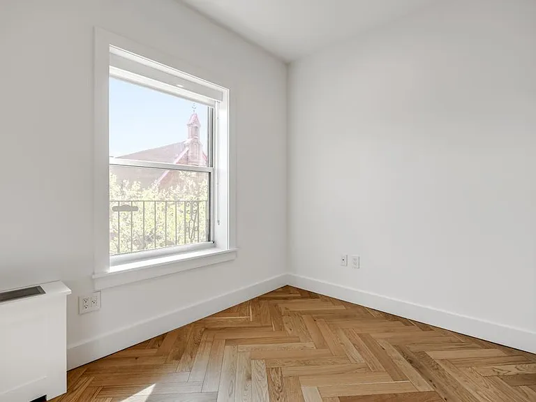 433 Dean St #13 — Photo 8