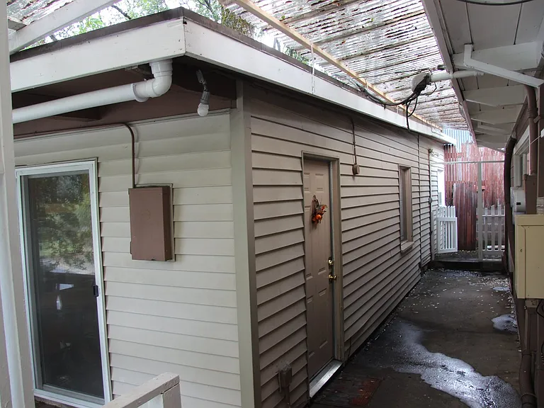 24 S Poplar St #2 — Photo 4
