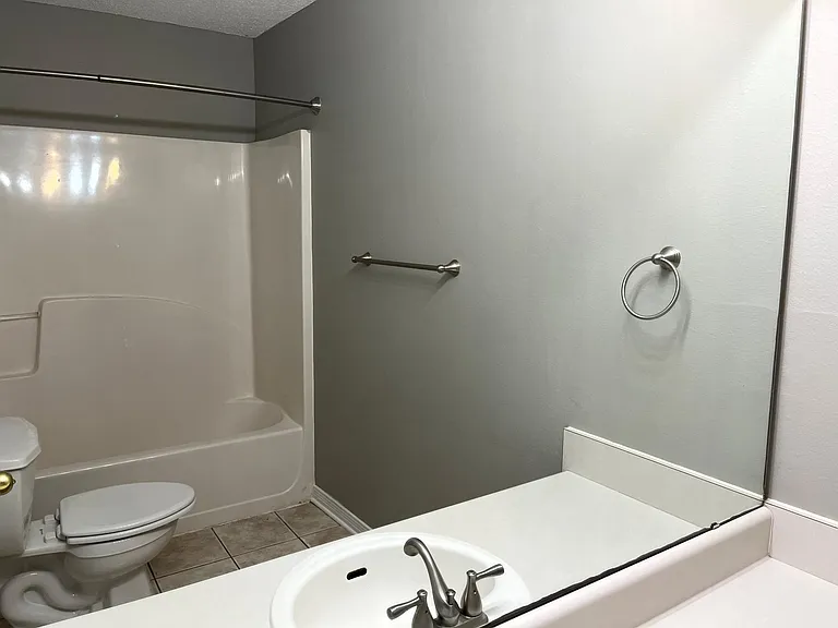 886 Dunwoody Pl — Photo 6