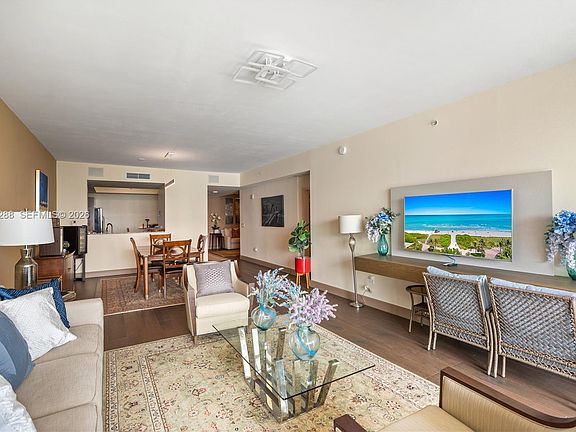 4th image of 3330 NE 190th St APT 712