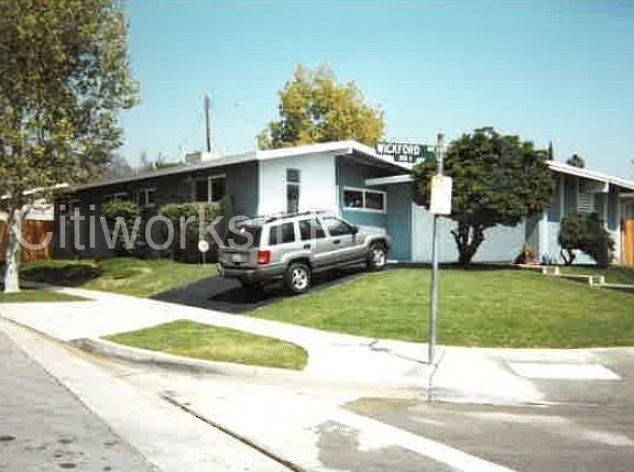 2nd image of 450 Wickford Ave