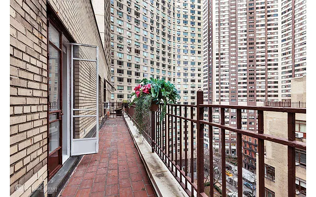 Rented by Douglas Elliman | media 4