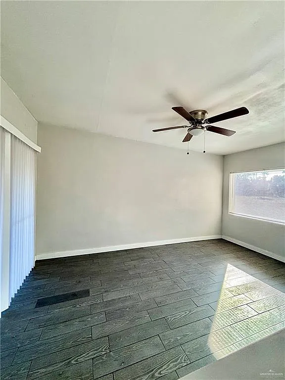 2 bed, 2.0 bath, 996 sqft, $1,300 — Photo 4