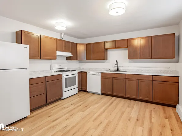 135 E Auklet Ave, Palmer, AK 99645