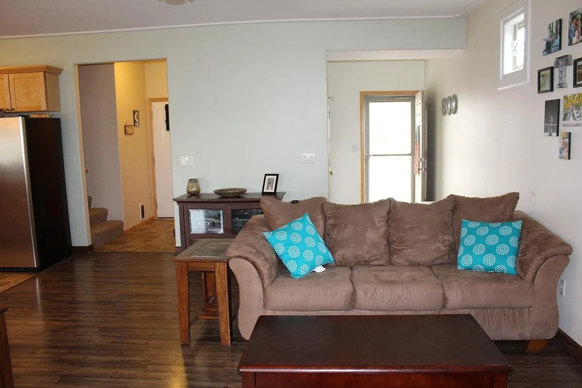 3 bed, 2.5 bath, 1710 sqft, $2,050 — Photo 4