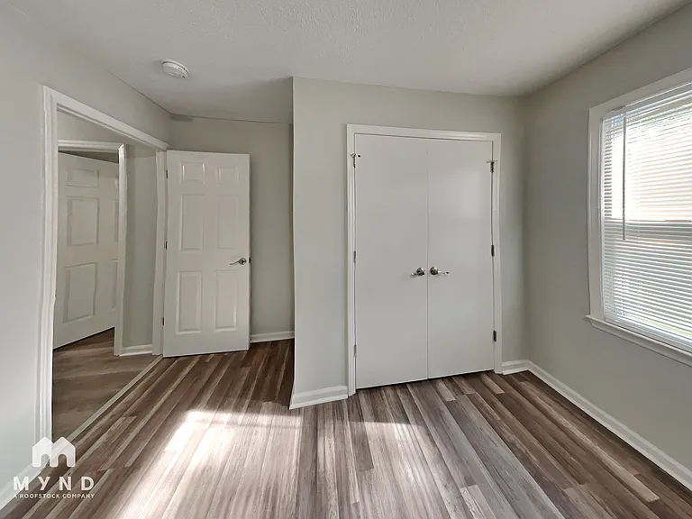547 Whitethorn Dr — Photo 14