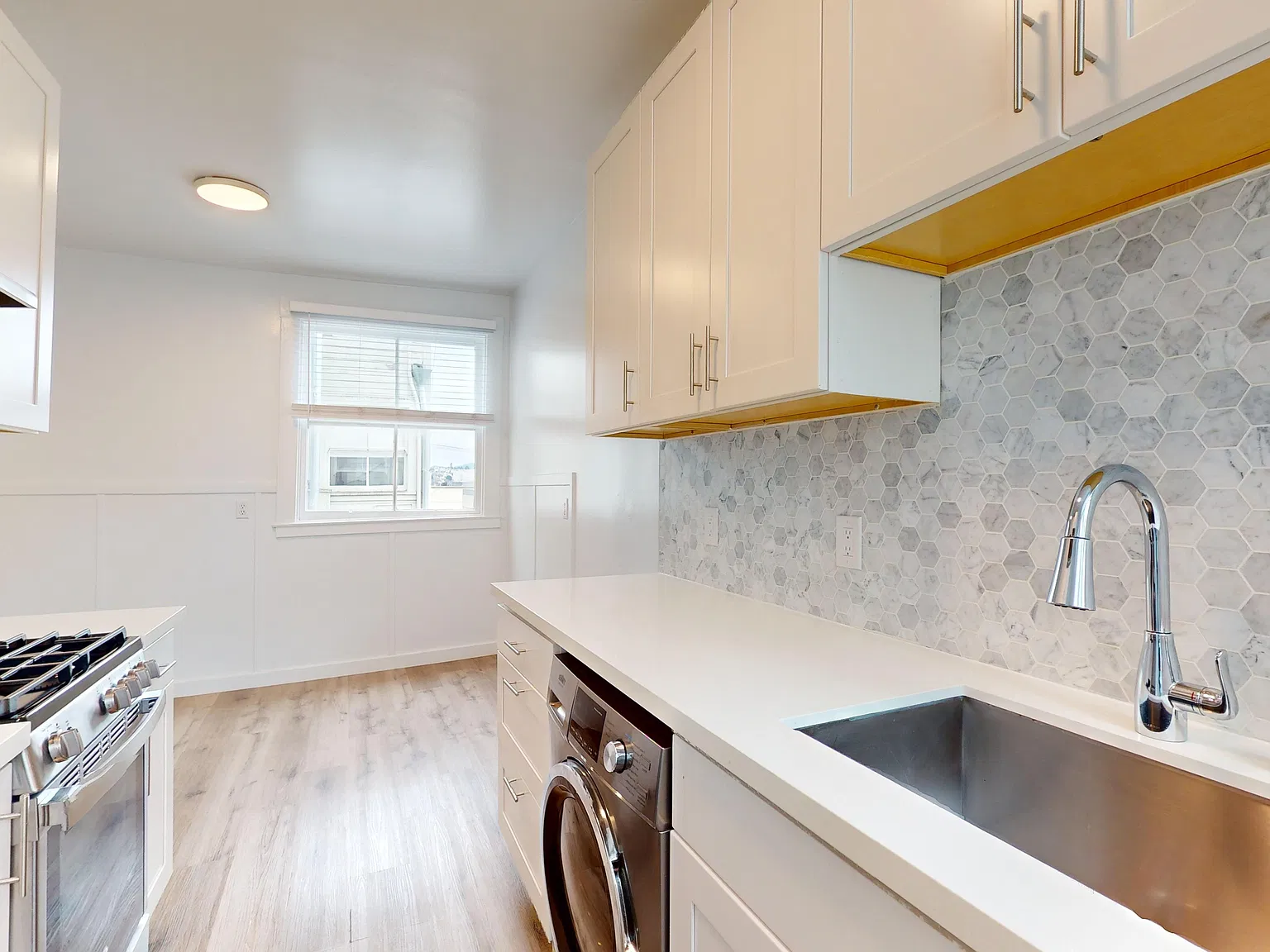Large 1 BR - Top Floor remodeled with Laundry in Unit! — Photo 2