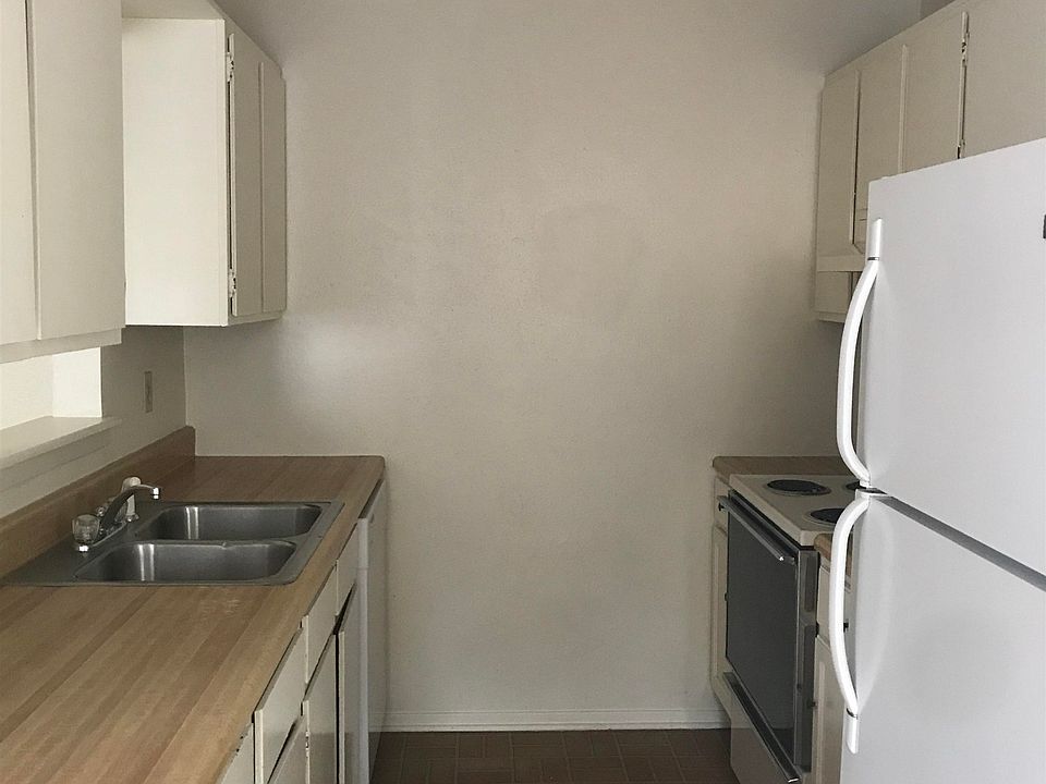 2nd image of 302 S Green St