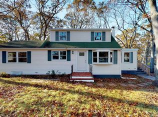 27 Dawn Rd, Rocky Point, NY 11778