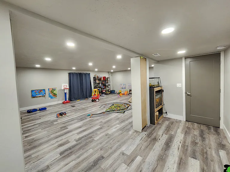 361 E Baird Cir — Photo 12