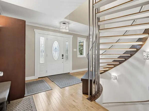 3308 W Lakeside Cres SW, Calgary, AB T3E 6A6