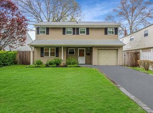 41 E 16th St, Huntington Station, NY 11746