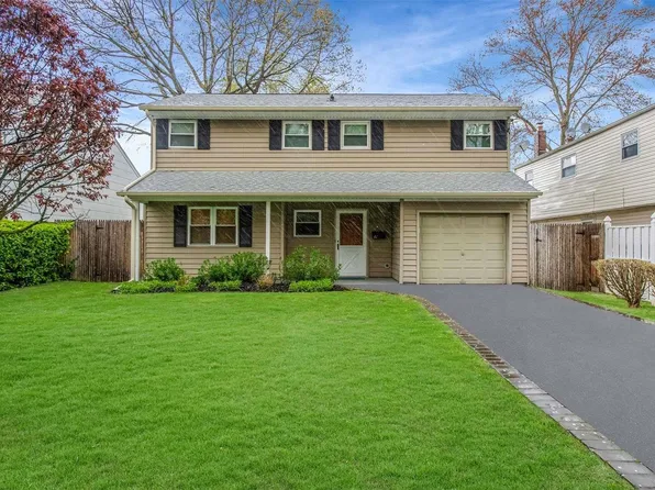 41 E 16th Street, Huntington Station, NY 11746