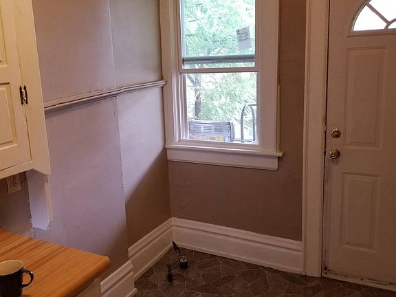 4th image of 1748 Oak St