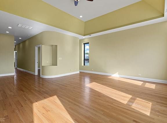 3rd image of 956 W Wrightwood Ave #3E