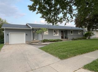 109 16th St SW, Waverly, IA 50677